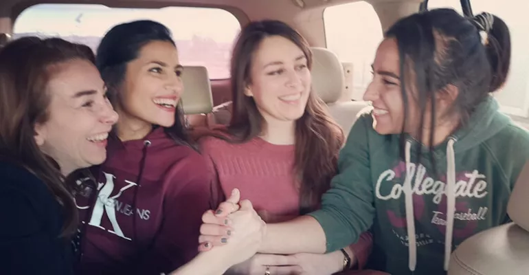 Barfe Bishar, photographe yezidie a reçu du matériel photo neuf. Camp de Khanké à Dohuk. Décembre 2018. #TasalahMedia