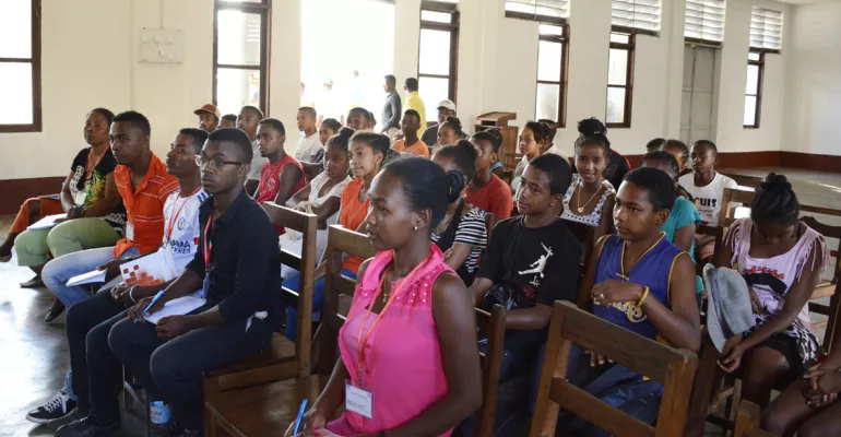 Atelier de formation d’animateurs et projection-débat avec des jeunes d’Antalaha – octobre 2016. #DialoguesMada