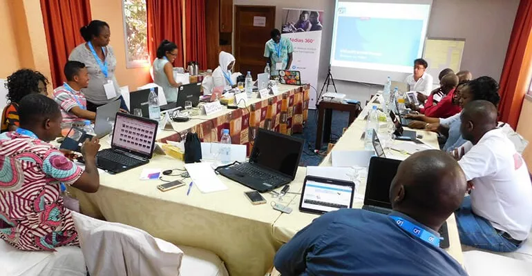 Formation à la production et à la modération sur les réseaux sociaux pour les médias classiques en Afrique francophone, du 4 au 9 décembre 2017 à Dakar. #Medias360