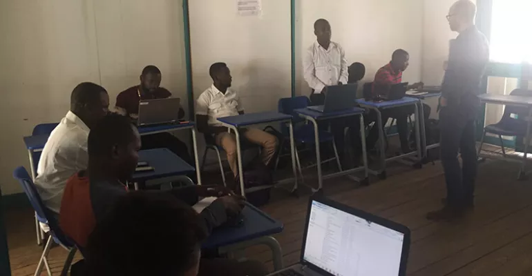 Training in opening up techniques with the support of @IFHpap, which brings together the managers of local radios broadcasting all over the country, January 14, 2019. #InfoToupatou