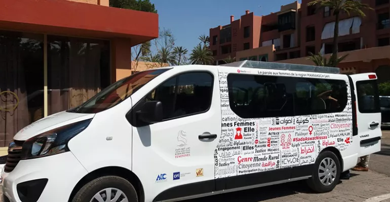 On the roads of Marrakech, the mobile studio / mini-van unpublished thought by AIC and financed by CFI, March 2019 #SadaAswatNissaa